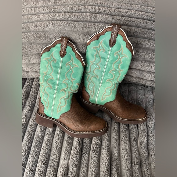 Justin Ladies Raya Distressed Brown Square Toe Boots - Picture 1 of 2